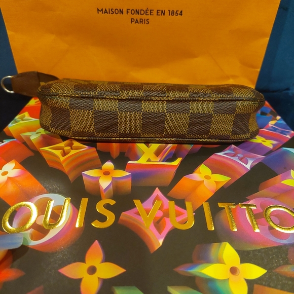 Bucket Marais Pochette Louis Vuitton w/New Coach Gold Crossbody Chain - Picture 8 of 16